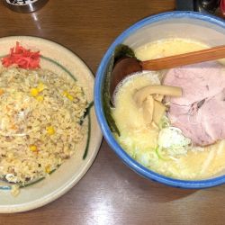 天海らーめん半チャーハンセット