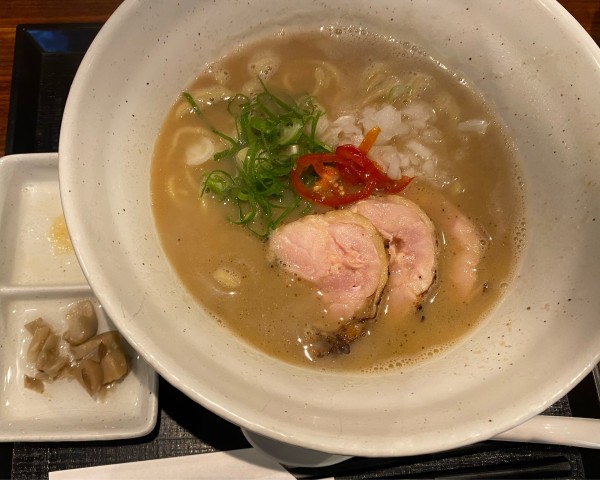 「鶏煮干しらぁめん　醤油　950円」@麺や いま村の写真