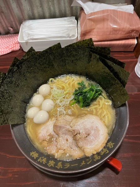 「チャーシューメン＋大盛＋ウズラ玉子」@横浜家系ラーメン 高崎家の写真