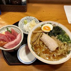 天然本マグロ丼ハーフ＆らーめん￥1300