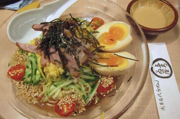 「冷やし中華　1,100円に縁たま（双子の味玉）　150円」@与ろゐ屋の写真