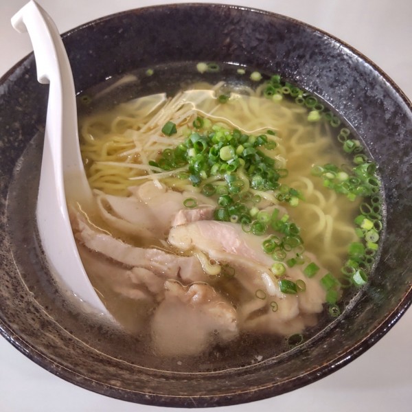 「鶏ラーメン（￥750）」@餃子創作料理 うっちゃんの写真