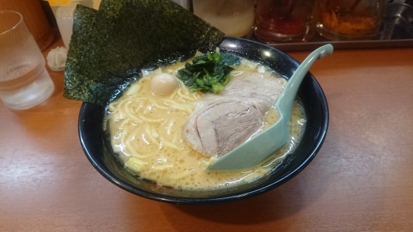 「ラーメン　麺固め　濃いめ　脂多め」@横浜家系ラーメン 極味家の写真