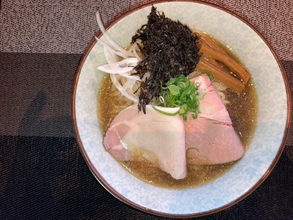 「冷やし煮干そば」@牟岐縄屋の写真