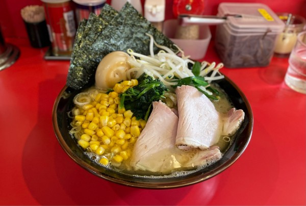 「昼飯セット¥900、ニラもやし¥50、コーン¥50」@どんとこい家の写真