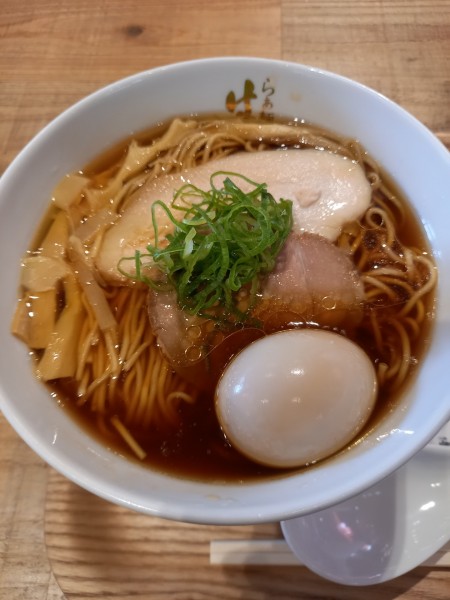「醤油らぁ麺￥850＋味玉(クーポン)」@らぁ麺 はやし田 TXGAおおたかの森店の写真