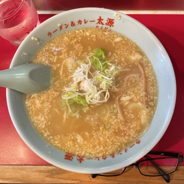 「ニンニクラーメン（麺半分）」@太源の写真