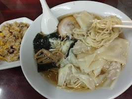 「ワンタン麺(880)+半チャーハン(400)」@中華料理 平安の写真