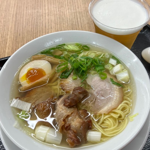 「しお中華そば＋生ビール」@鳥藤とりそばスタンドの写真