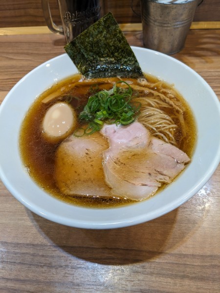 「味玉醤油らーめん」@らーめん にじいろの写真