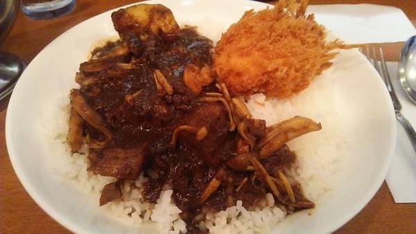 「本日のランチ B ビーフときのこのカリー 860円＋KCC」@ジンコックの写真