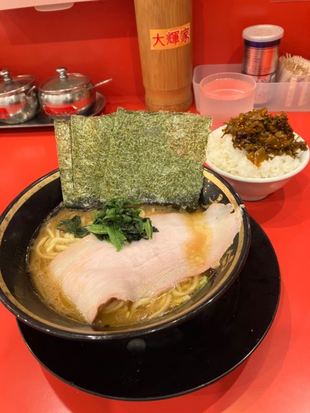 「ラーメン並　ライス✖️3」@横浜家系ラーメン 大輝家の写真