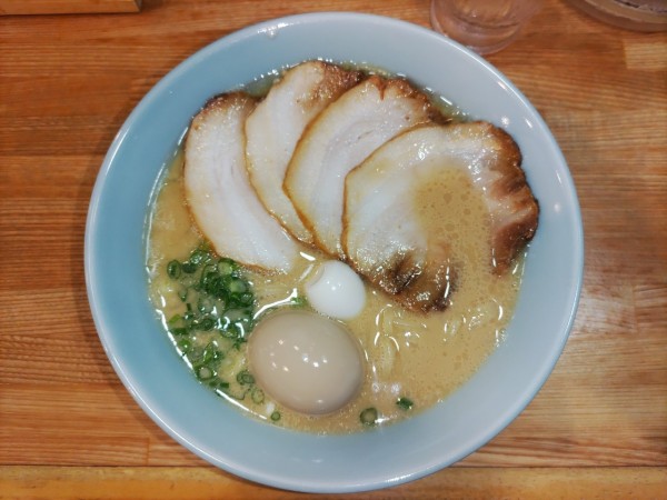 「しょうゆ 太麺+味付煮たまご メンマ抜き」@ラーメン 多弐家の写真