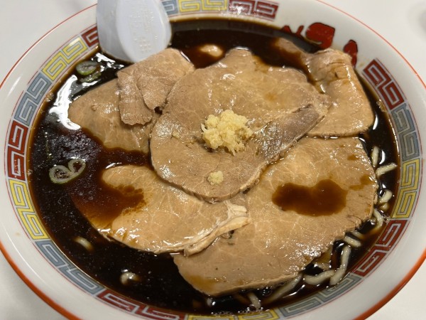 「しょうゆチャーシュー（濃い目）：1100円」@旭川ラーメン蜂屋本店の写真
