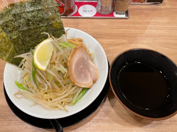 「レモン冷しつけ麺　￥９００」@横浜家系ラーメン 有楽家 共和店の写真