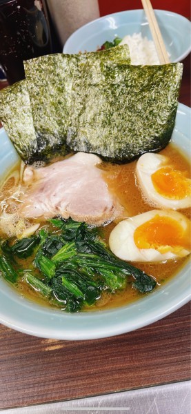 「ラーメン【750円】麺半」@横浜家系らーめん 武蔵家 川口店の写真