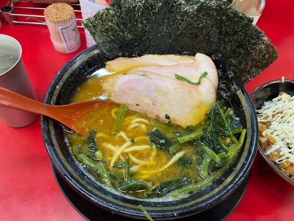 「チャーシューメン3枚　のり　カタオオ」@IEKEI_TOKYO 王道家直系の写真