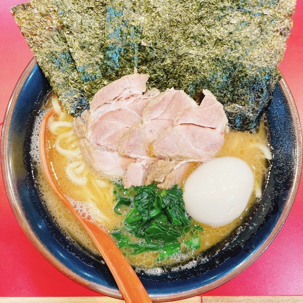 「特選 並＋ライス（無料）」@横浜ラーメン おか本の写真