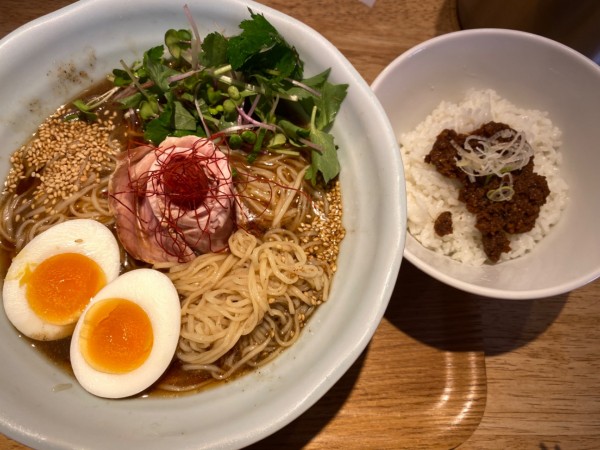 「夏季限定日本一しょうゆ 冷黒1290」@麺巧 潮 上野製麺所の写真