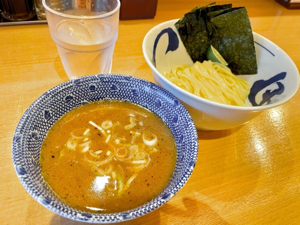 「濃厚つけ麺　半麺　1050」@つじ田 水道橋店の写真