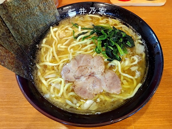 「ラーメン（中）」@井乃家の写真