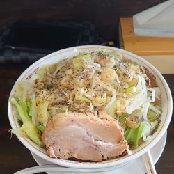 ラーメン＋ヤサイマシマシ(＋￥100)