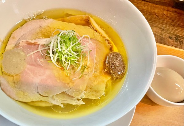 「味玉焼豚塩蕎麦」@神保町黒須の写真