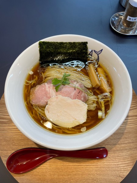 「醤油らーめん(950円)」@麺屋AMOREの写真