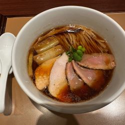 名古屋コーチンの鴨醤油らぁ麺