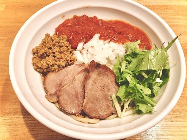 「トマカレまぜそば（890円）」@つけめん・まぜそば むじゃきの写真