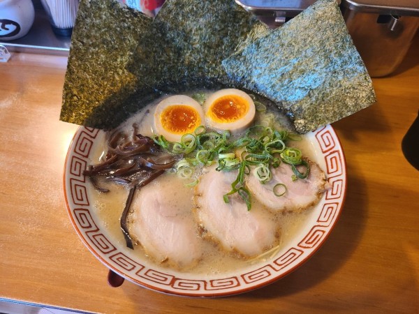 「特 長浜ラーメン」@博多長浜らーめん 六角堂 橋本店の写真