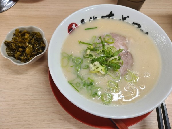 「ラーメン+高菜」@長浜ナンバーワン 東京大岡山店の写真