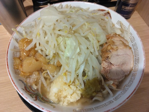 「小ラーメン900円(ニンニクアブラアレ)」@豚山 池袋西口店の写真