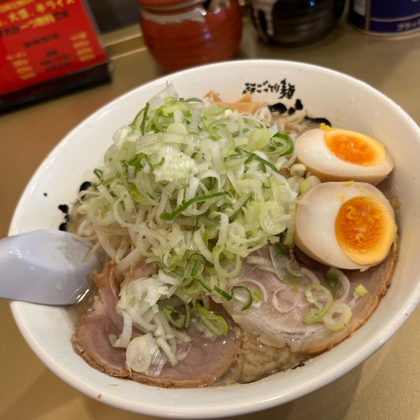 「しょうゆ味玉子ラーメン（ごっつ）」@超ごってり麺 ごっつ 秋葉原店の写真