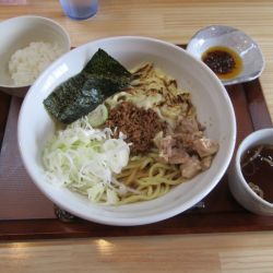 みそまぜそば(1050円)+チーズ100円+いちごアイス