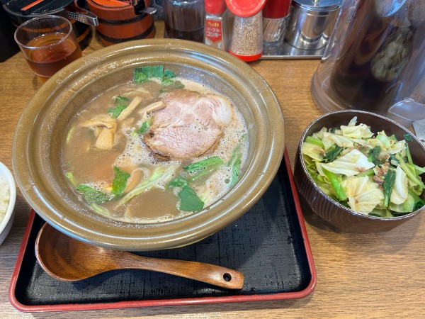 「豚骨塩ラーメン（中濃）＋野菜」@ラーメン猪太の写真