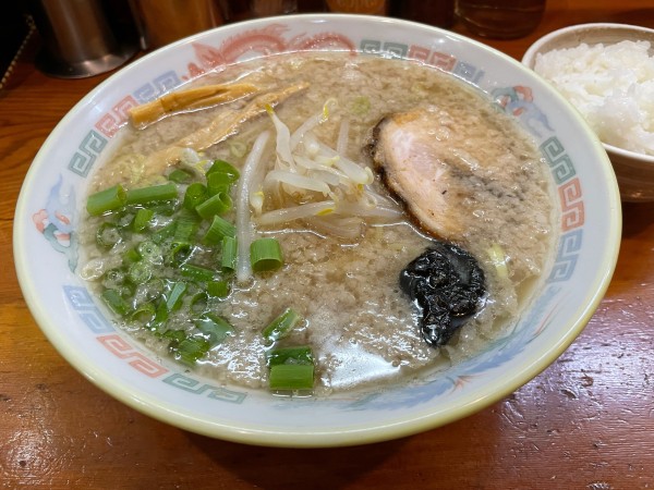 「ラーメン　半ライス」@中華そば専門店 木八 三島店の写真