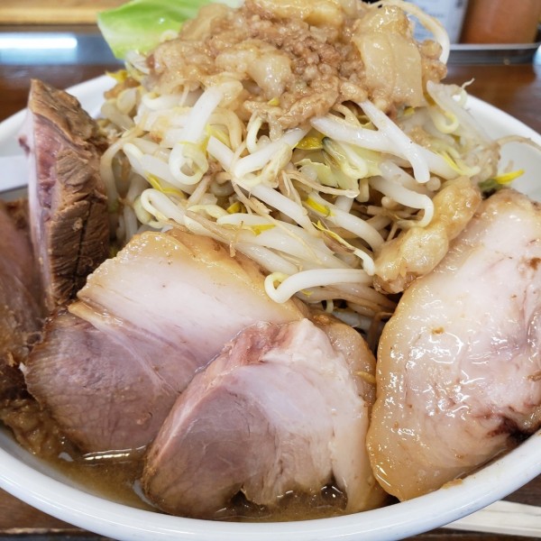 「豚骨ラーメン中盛り【無料】豚マシヤサイ¥1150」@宮二郎の写真
