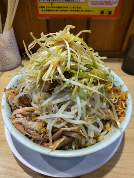 「まぜそば＋ネギ」@豚と脂。の写真