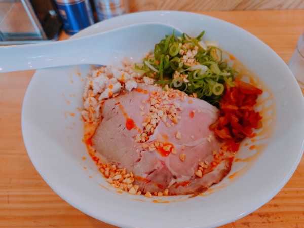 「限定 ピリ辛冷やし坦々まぜそば」@鶏白湯 白の写真