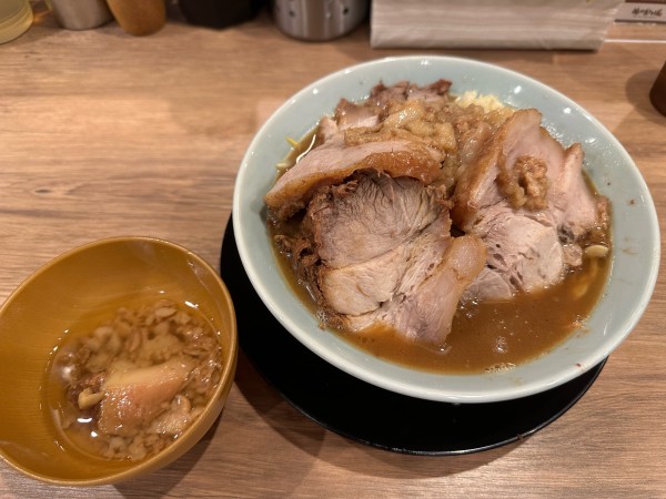 「豚らーめん小」@俺の生きる道 上野店の写真