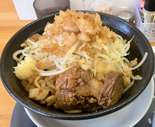 「汁なしラーメン(大盛)」@ラーメン中毒 高浜海の家店の写真