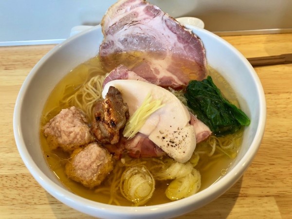 「奥久慈しゃもの特製中華そば(塩バージョン) 1280円」@中華そば ひしおの写真