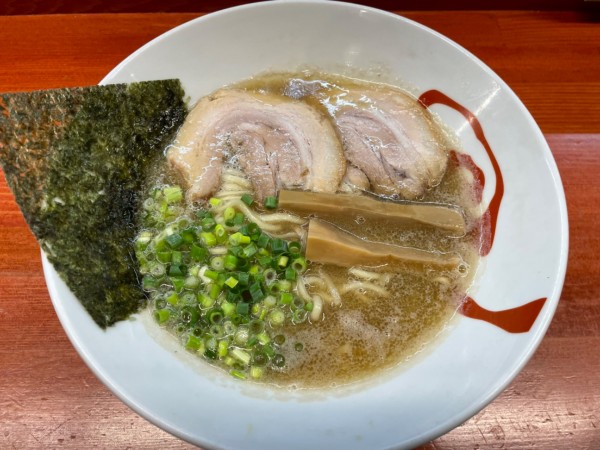 「和風とんこつらーめん　￥７００」@らーめん・油そば 笑びすの写真