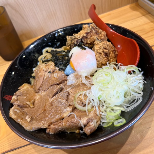 「伝説のすたみな油そば」@三田製麺所 アトレ浦和店の写真