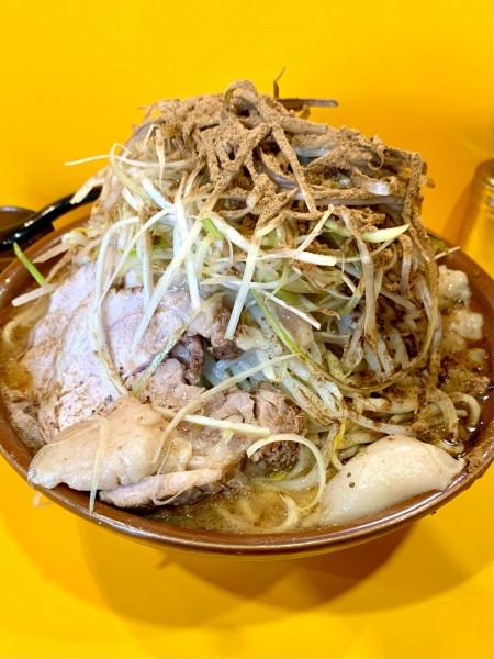 「HOTシークワーサー 麺増し750g ねぎ おさかな天国」@ラーメン二郎 八王子野猿街道店2の写真