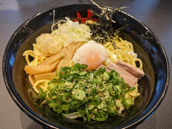 「油そば大盛+スペシャルトッピングA+つぶし生にんにくＷ」@東京油組総本店 宇都宮組の写真