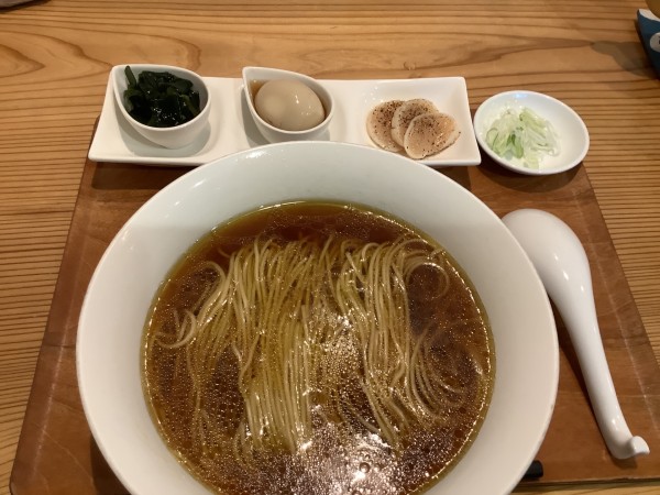 「函館ホタテだしの醤油ラーメン　1300円」@ラーメン ル・デッサンの写真
