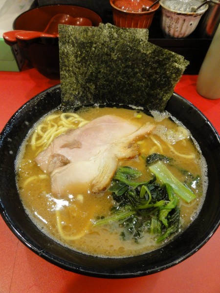 「ラーメン800円硬め」@杉田家 千葉駅前店の写真