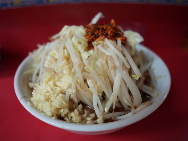 「小 ヤサイ＋ニンニク＋辣油」@ラーメン二郎 千住大橋駅前店の写真